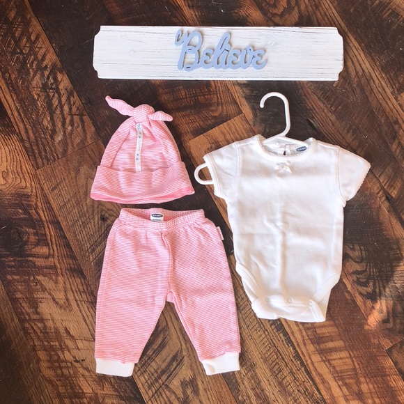 Old Navy Other - Old navy baby outfit 0-3 months